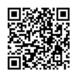 剩下的人都站在离这三位两米远的位置没动二维码生成