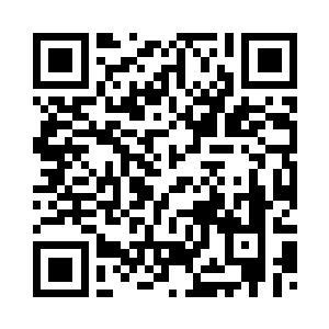 动作优雅地拿起了一个空着的杯子二维码生成