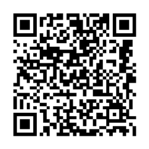 勾明向着坐在大门前的那一群仙符师努了努嘴道二维码生成