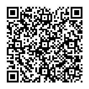 包括宫里妃嫔为了得到一套白巧匠亲制的首饰也曾打得头破血流一事也给说了出去二维码生成