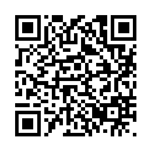 半空出现了一扇刻满道纹的虚幻大门二维码生成