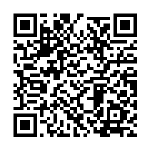 却瞧见那个该死的小男人嘴角勾着一抹邪恶的冷笑二维码生成