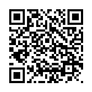 却被锋利的弯刀划破了脖子上的肌肤二维码生成