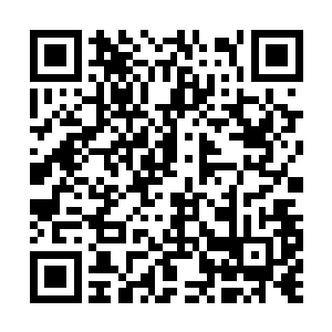 原本站在那个位置的人也立即假装不经意间的走开二维码生成