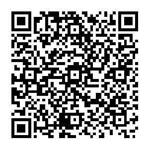 又有两道遁光自距离朱君豪那灵兽飞车不足十丈远处的一艘中型飞船法器之中遁出二维码生成