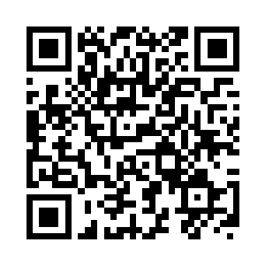 又用手掌把微显褶皱的裤边仔细捻平二维码生成