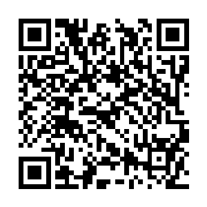 又看了看发廊里那些个为了烫头宁愿排半天队的人二维码生成