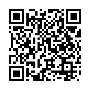 双银白锦靴裹着的大长腿迈下台阶二维码生成