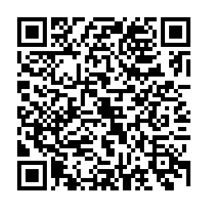 发现周围的人似乎全都没有在意到那个彪形大汉吞进肚子里的火红色的珠子二维码生成