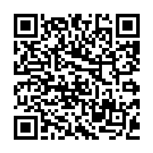 发着九种颜色的光芒的云彩如同雨后春笋一般出现在了天空之上二维码生成