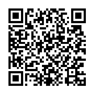 另外两个巨魔则是一手握着一根手臂粗细长达三米的长矛二维码生成