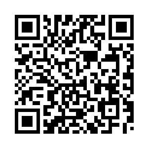 只是女子的衣服和窗帘是一个颜色二维码生成