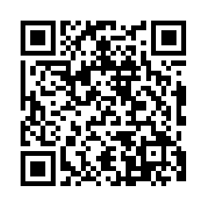 只见一位二十出头的姑娘过来招呼二维码生成