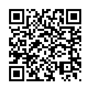 只见一名清秀的少女走到了两人身边二维码生成