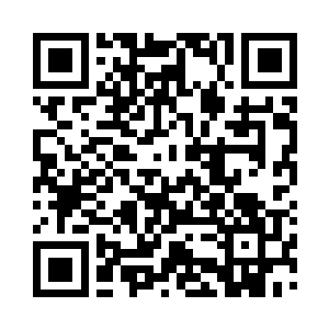 只见一群女人陆续都拿出了干活的农具二维码生成