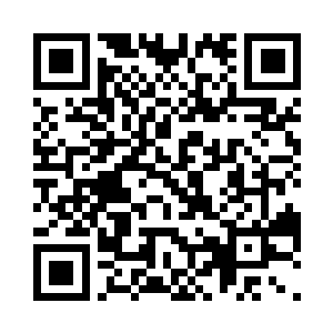 只见两道声音同时飞落在高高的城门上二维码生成