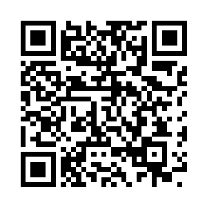 只见她满头的乌丝铺在遍绣桃花的枕头上二维码生成