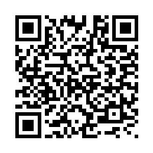 只见石洞的侧壁上凸显出一块石板二维码生成