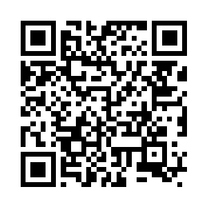 只见芮阁一人背对着门口的方向坐着二维码生成