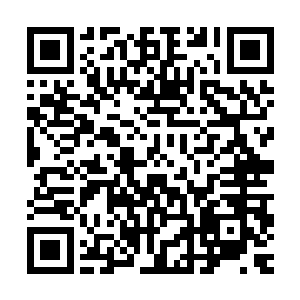 只见铁塔身上的皮肤正以肉眼可见的速度迅速从金色转变成黑色二维码生成