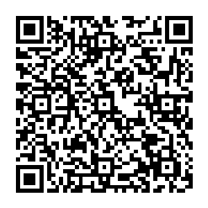 可是现在飞来的这个大铁球却分明是江少游之前从他们的某一尊机甲的链锤上切割下来的二维码生成