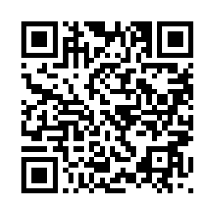 可爱的脸上笑出了两个深深的酒窝二维码生成