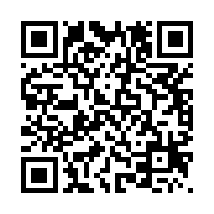 右手轻轻地朝自己的怀里摸去……二维码生成