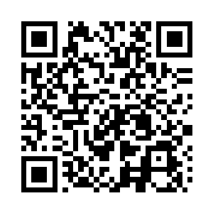 叶海凝甩开了爸爸的放在她肩膀上的手二维码生成