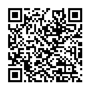 同时离着最近的两人就向着这边扶着东西走了过来二维码生成
