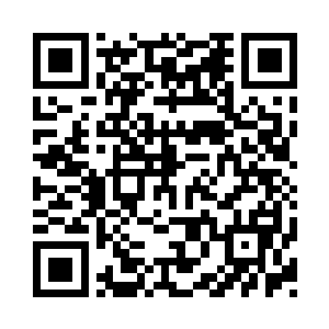 后来她干脆就故意摆出了一些特殊的姿势二维码生成