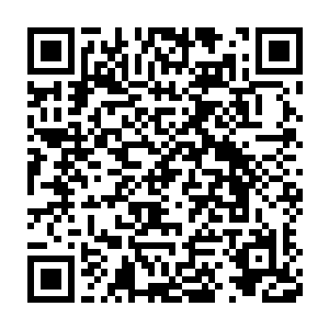 吴铁军和陈军等民团军官正在集体食堂准备和民团士兵们一起吃午饭二维码生成