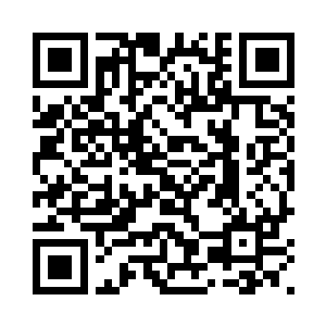 周大夫低头瞧了眼躺在床上的女孩二维码生成