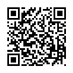 周灵儿拉着我往他们家的大客厅过去了二维码生成