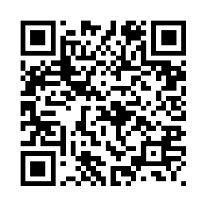 唐小萱笑嘻嘻的搂着林可儿的胳膊二维码生成