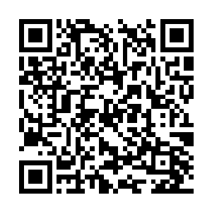 唐殿信对着王碧波下去洗澡换了一身衣服回到大厅二维码生成