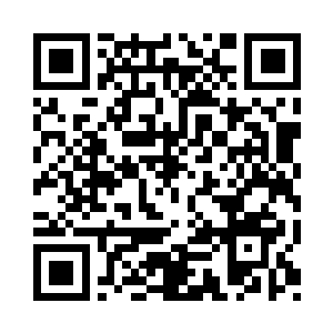 喘着粗气的扯开了自己衣领上的一个纽扣二维码生成