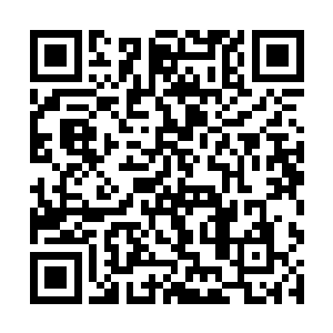 因为他注意到不远处的某个售楼小姐正在往外打电话二维码生成