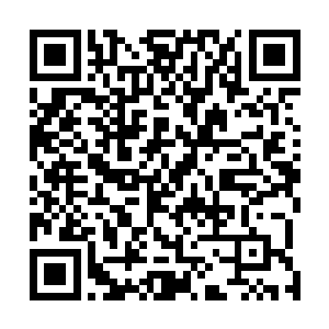 因为就在他准备动用空间之力避开这黄晶巨人攻击的时候二维码生成