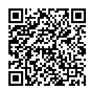 在刚刚还播报了荣光对巴塞罗那的表现的体育新闻后面二维码生成