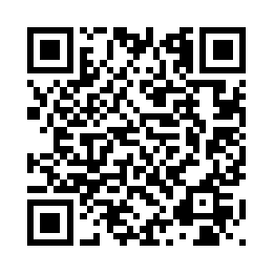 坐在客厅她说话也好像没听见一样二维码生成