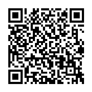 坦克从路口的一家大型商场的大门直接撞了进去二维码生成