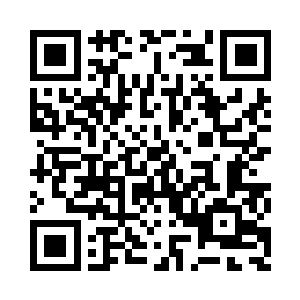 夏天惊讶的看着自己右手上的那个戒指二维码生成