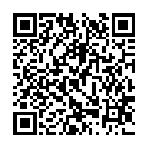 大厅里的那张茶几和凳子还整整齐齐的摆放在哪里二维码生成