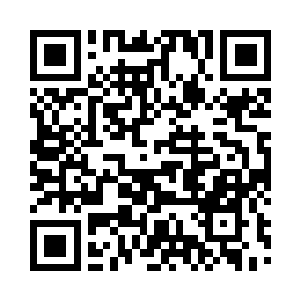 大哭的少女不管不顾的干脆抱住了巴克二维码生成