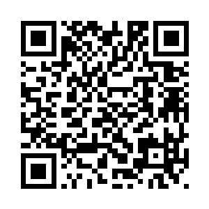 大群大群身穿鸳鸯战袄的明军涌出二维码生成