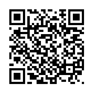 她发现江帆仍在站在那里双眼盯着自己看二维码生成