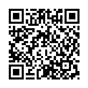 她庆幸地瞥了他身边的那几个中年人二维码生成