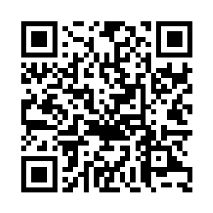 她的小手将冰丝绒毯拉到了精致锁骨的位置二维码生成