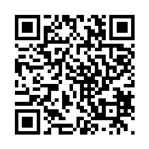 她穿着比基尼在海里像只美人鱼般游来游去二维码生成