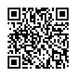 她脸上迅速露出一种嫌弃的表情――没错二维码生成